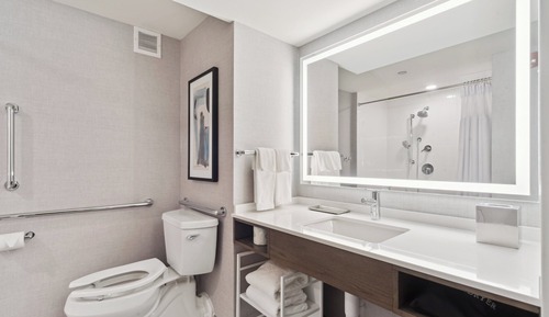 Habitación estándar, 1 cama de matrimonio grande, ducha adaptada (Communications Accessible)