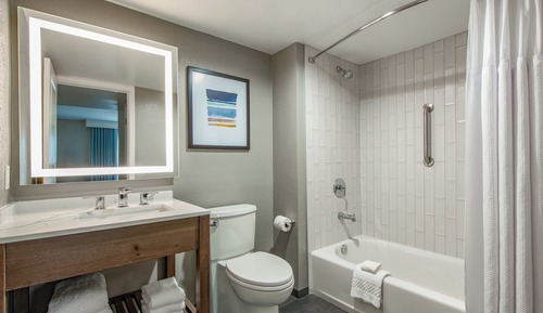 Suite estudio, 1 cama de matrimonio grande, cocina (Court View)