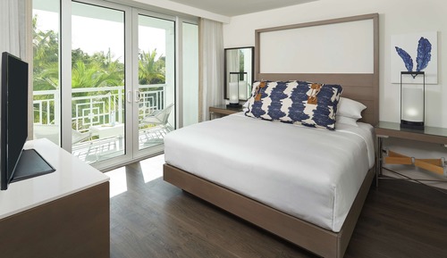 Premium Suite, 1 King Bed (Partial Waterfront View)