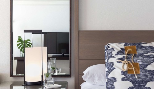 Room, 1 King Bed (Partial Waterfront View)