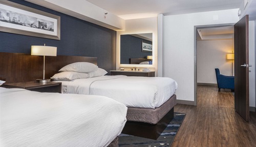 Suite ejecutiva, 2 matrim., en esquina