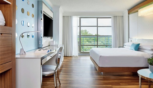 Habitación Club, 1 cama de matrimonio grande (Mobility/Hearing Access, Roll-in Shwr)