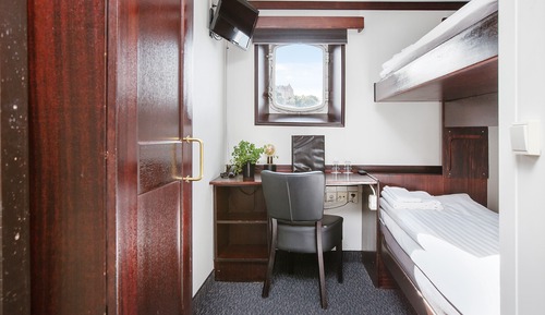 Double Cabin, Sea View