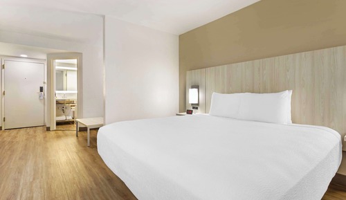 Suite, 1 cama de matrimonio grande, no fumadores, frigorífico y microondas (with Sofabed)