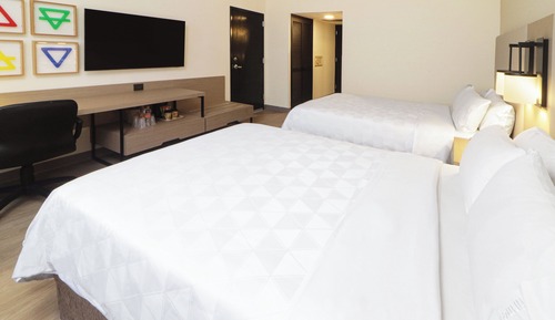 Habitación Club, 2 camas de matrimonio, accesible para personas con discapacidad (Club Floor)