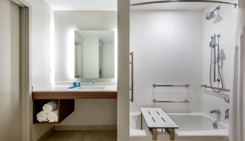 Suite, 1 cama de matrimonio grande (Communications, Accessible Tub)
