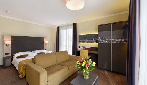 Habitación triple, vistas a la ciudad