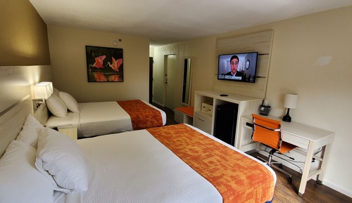 Interior 2 Queen Beds