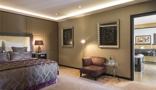 Habitación presidencial, 1 cama de matrimonio grande, cocina básica, vistas a la ciudad