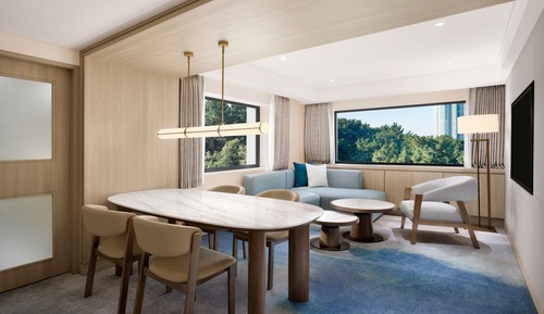 Executive Park Suite, Club lounge access, 1 Bedroom Suite, 1 King, Partial sea view, Candner room