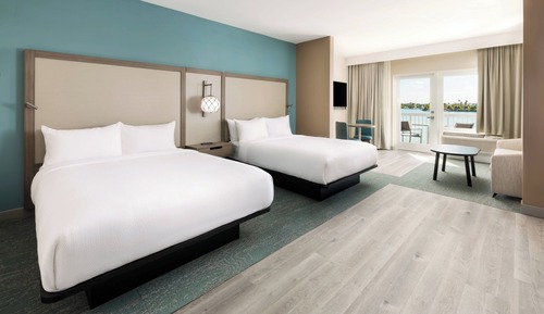 Suite, varias camas, balcón, vistas a la bahía
