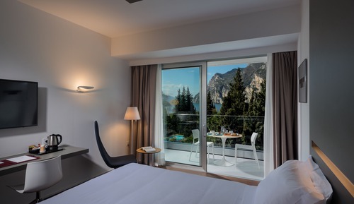 Deluxe Room, Lake View, SPA access included