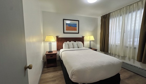  Renovated Queen Suite- Main Building