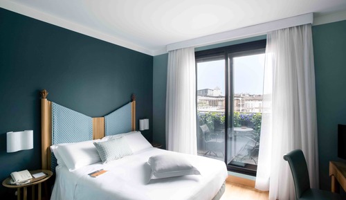 Habitación clásica doble, 1 cama de matrimonio, balcón, vistas a la ciudad