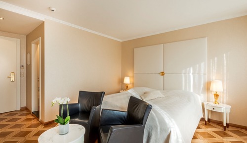 Habitación triple, vistas al río