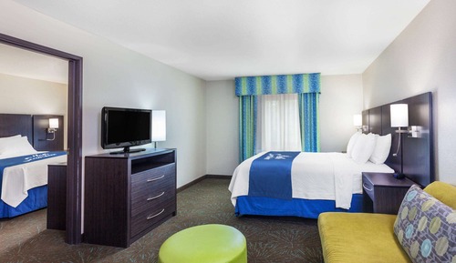 Suite, 2 camas de matrimonio (Two-Bedroom, No Pets Allowed)