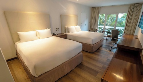 Habitación ejecutiva, 2 camas de matrimonio, balcón, vistas al jardín