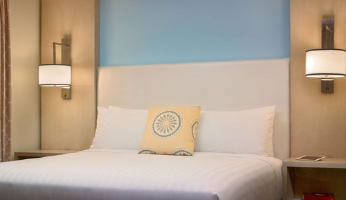 Suite, 1 cama de matrimonio con sofá cama, accesible para personas con discapacidad (Roll-In Shower)