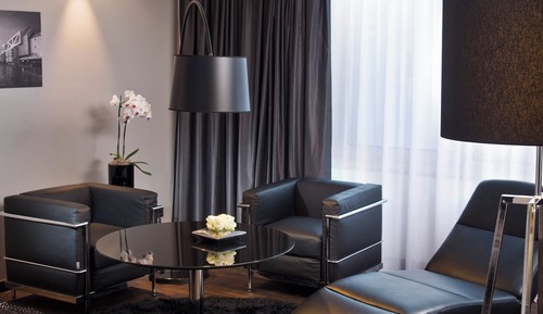 Suite Club (with free Club Lounge Access)