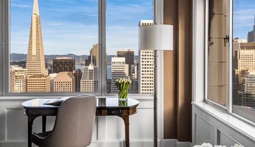 Habitación Signature, 1 cama de matrimonio grande, en esquina (Skyline View)