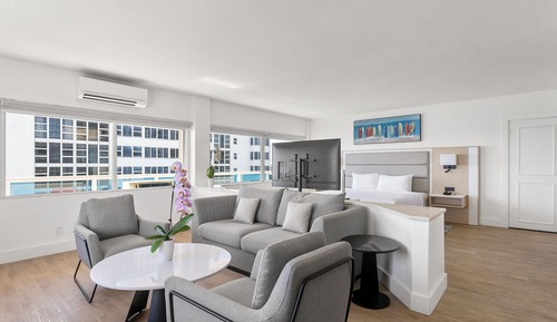 Suite, 1 Bedroom, Oceanfront, 1 King Bed