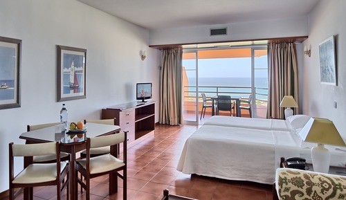 Estudio Club, vistas al mar