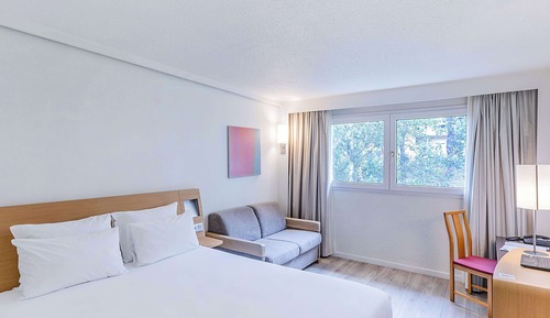 Habitación estándar, 1 cama doble con sofá cama, vistas a la piscina