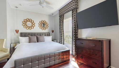 Habitación superior, 1 cama de matrimonio grande con sofá cama