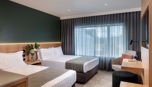 Habitación Deluxe, varias camas, vistas a la piscina