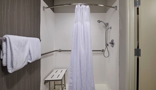 Habitación, 1 cama de matrimonio grande, no fumadores (Mobility/Hearing Access, Roll-in Shwr)