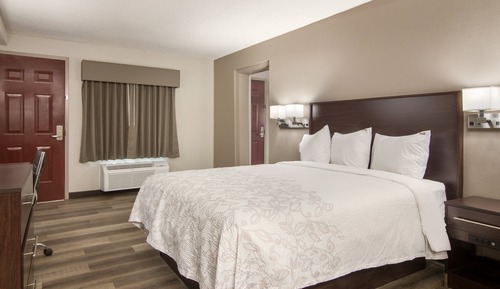 Suite, cocina básica (Smoke Free, 3 Queen Beds)