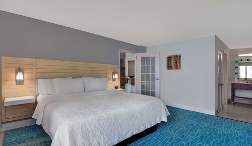 Suite, 1 cama de matrimonio grande (Two Room Suite)