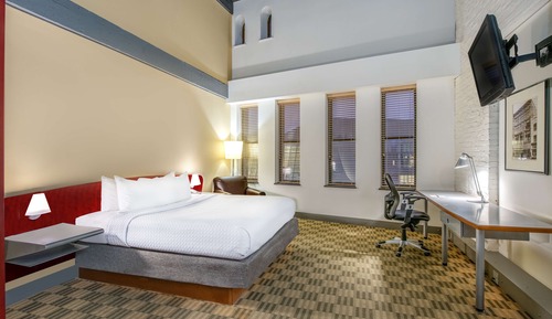 Habitación superior, 1 cama de matrimonio grande (Preferred Loft King)