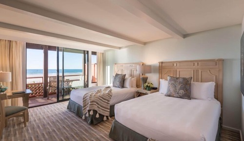 Habitación Deluxe, 2 camas de matrimonio, vistas al mar (Beachfront View Two Queen Beds)