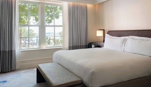 Executive Junior Suite, 1 Bedroom, 1 King Bed, (Historic) (Mobility/Hearing Access, Roll-In Shwr)