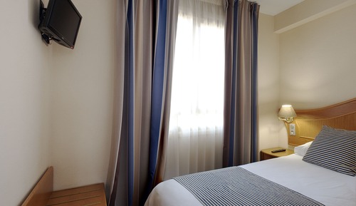 Habitación triple superior, balcón