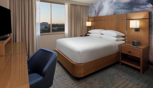 Deluxe Suite, 1 Bedroom, Tower, Low Floor (Mobility Accessible, Tub)