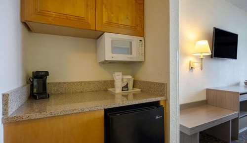 Habitación, 2 camas dobles, no fumadores, con vistas (Street View, Pet Friendly, 1st Floor)