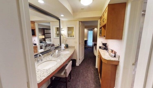 Suite, varias camas, no fumadores, frigorífico y microondas (Living Room;Walk-in Shower)