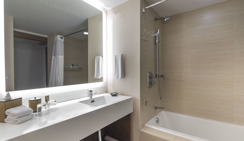 Habitación, 1 cama de matrimonio grande, accesible para personas con discapacidad, bañera