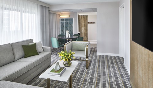 Suite (CROWN)