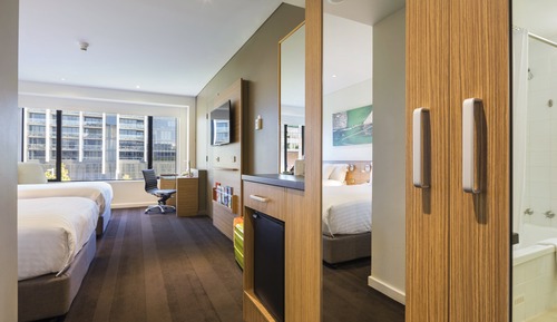 Habitación estándar, 2 camas dobles, vistas a la ciudad