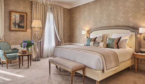 Prestige Suite - Rue de la Paix View