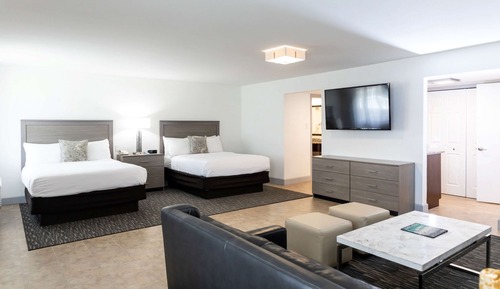 Suite, 2 camas de matrimonio, no fumadores, frigorífico y microondas (Larger Room)