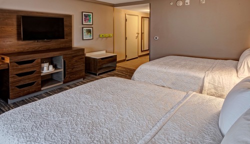 Habitación, 2 camas de matrimonio, accesible para personas con discapacidad, bañera
