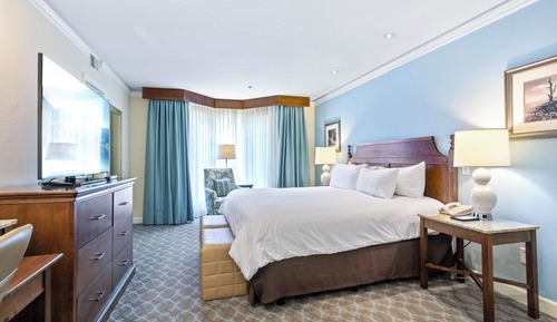 Deluxe King Guestroom