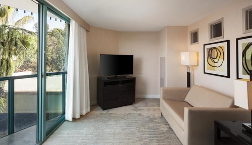 1 King Bed with Balcony