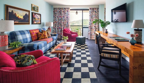 Suite (Old Main Suite)