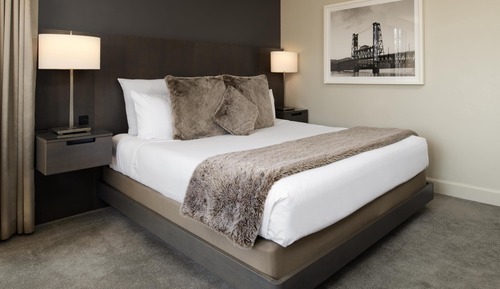 1 King Bed