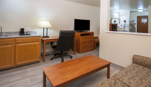 1 King Bed, Nonsmoking, Pet Friendly 